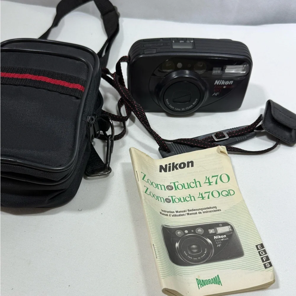 Nikon Zoom Touch 470 QD with case
